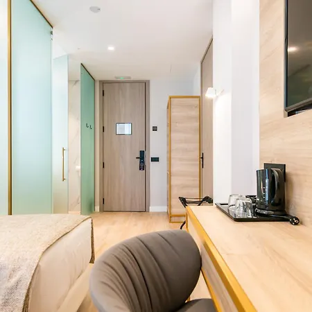Vibes Hotel 3*